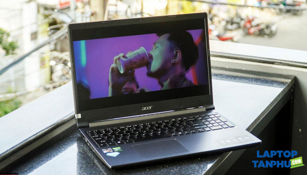 Acer-Aspire-7-A715-41G-R282-2