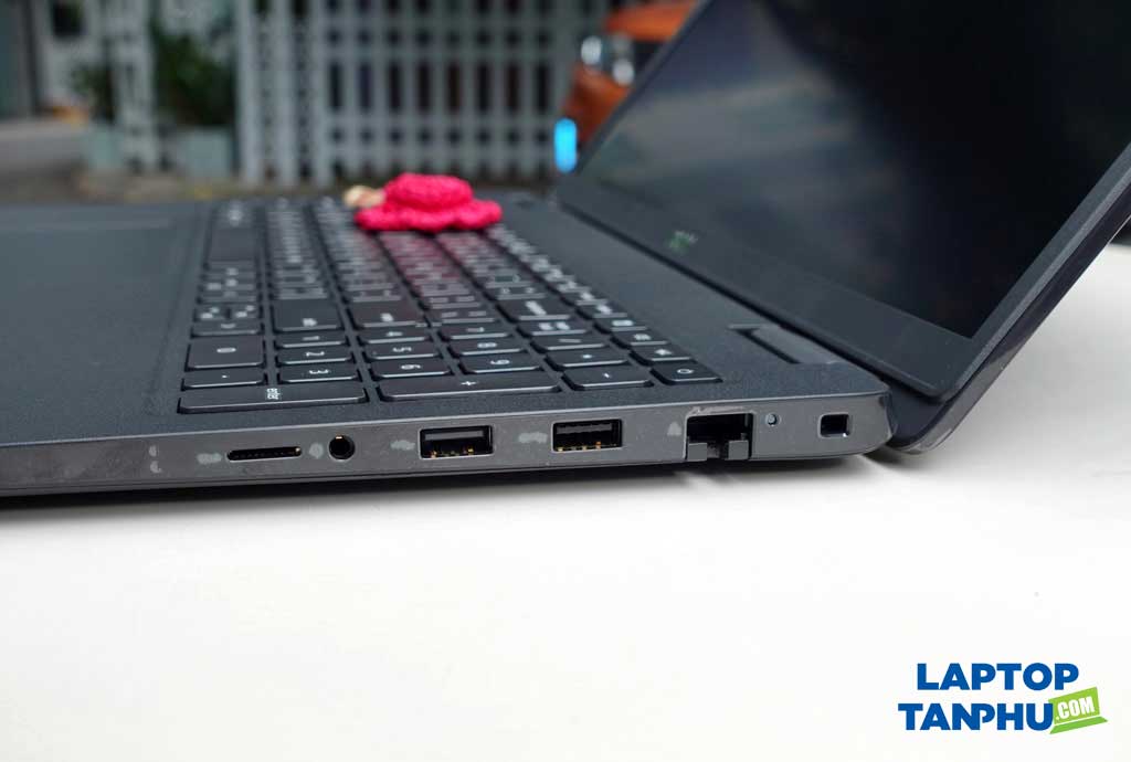 cong-ket-noi-ben-phai-dell-latitude-3520-core-i5-mayxaugiacao
